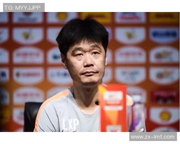 足球明星坚持使用旧手机背后的故事与情感分析